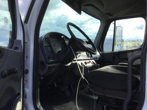 FREIGHTLINER M2-106