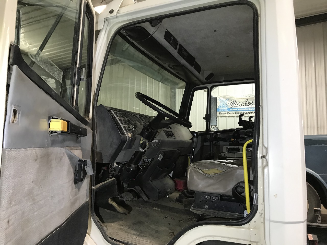 Freightliner FL80