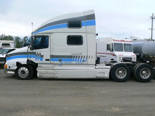 VOLVO VNL780