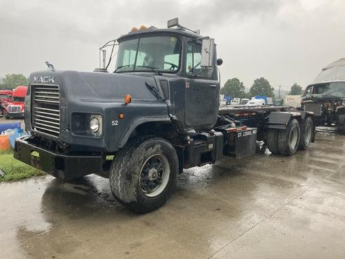 Mack DM800