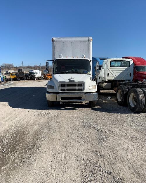 FREIGHTLINER M2 106