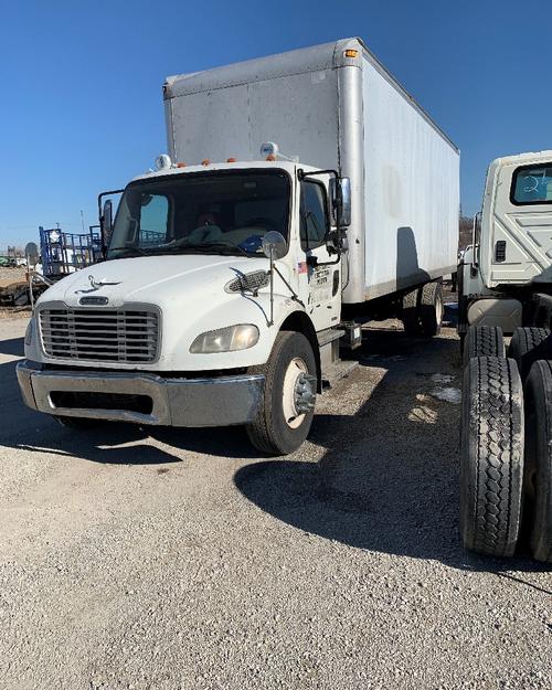 FREIGHTLINER M2 106