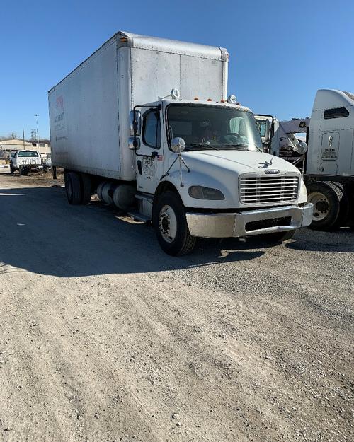 FREIGHTLINER M2 106