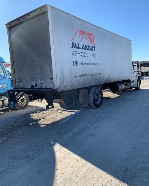 FREIGHTLINER M2 106