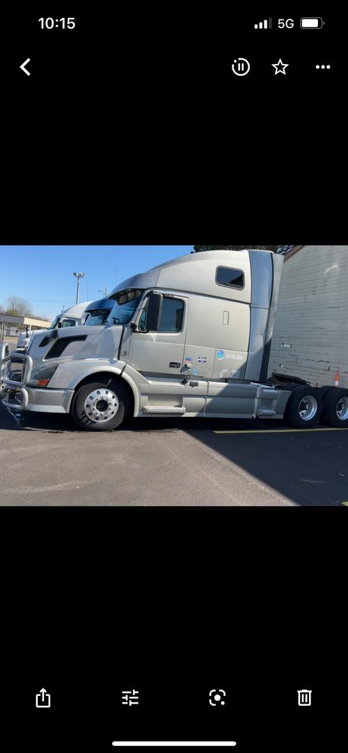 Volvo VNL