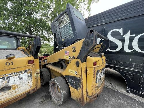 CAT 252B Skid Steer