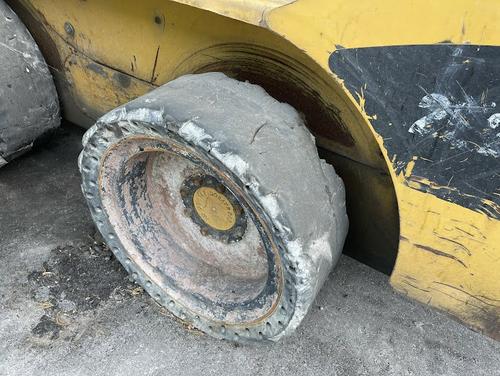 CAT 252B Skid Steer