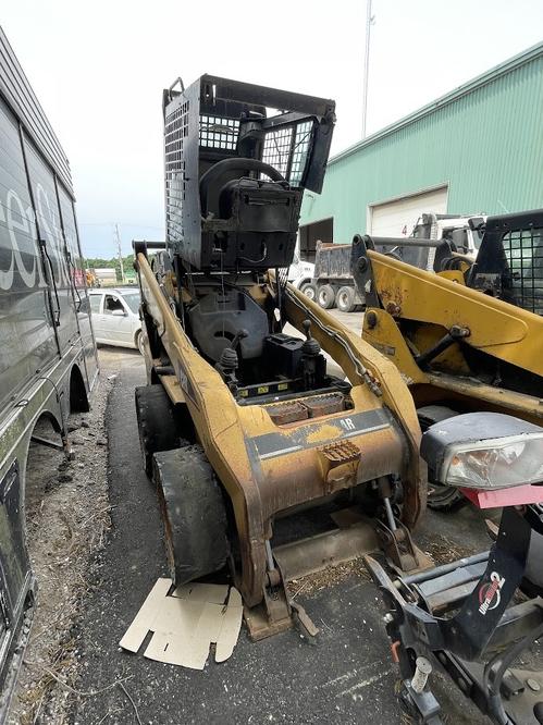 CAT 252B Skid Steer