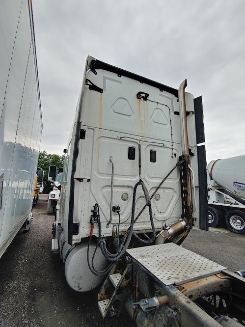 FREIGHTLINER CASCADIA