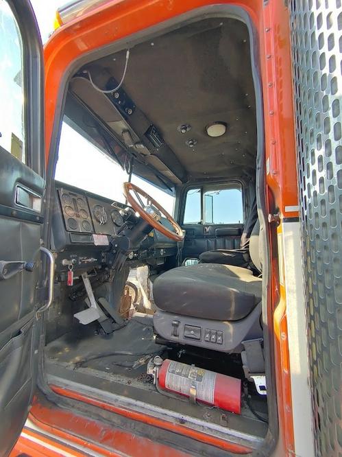 INTERNATIONAL F-9300 SBA