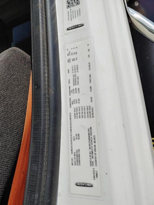 FREIGHTLINER COLUMBIA 120