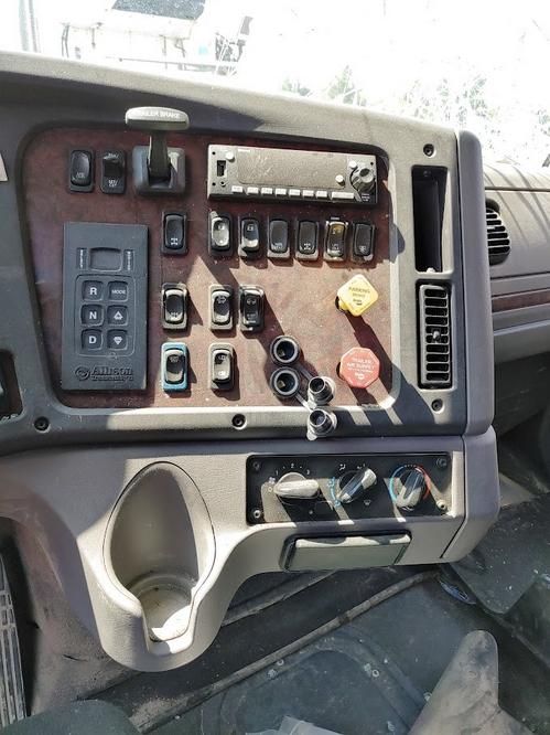 FREIGHTLINER COLUMBIA 120