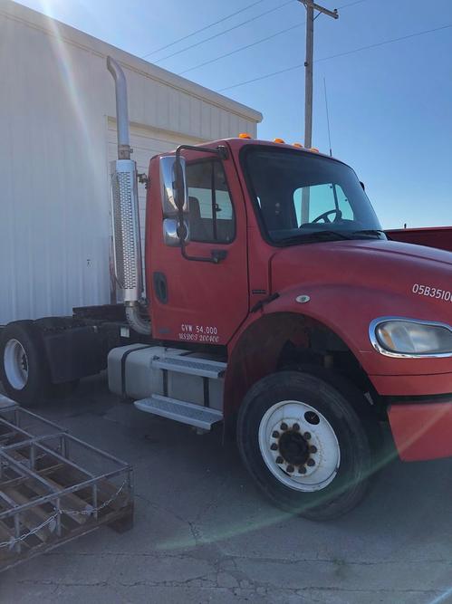 FREIGHTLINER M2 106