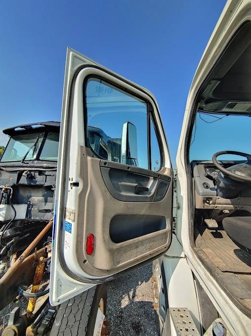 FREIGHTLINER CASCADIA 113BBC