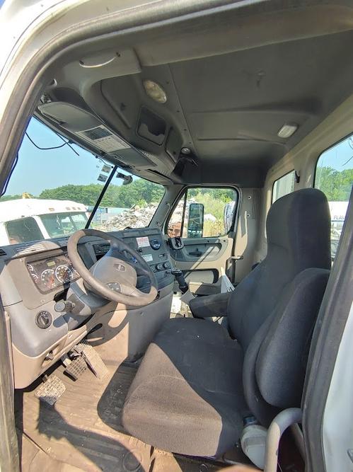 FREIGHTLINER CASCADIA 113BBC