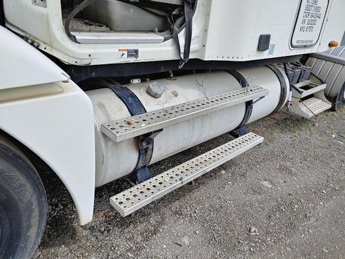 FREIGHTLINER CENTURY CLASS 120