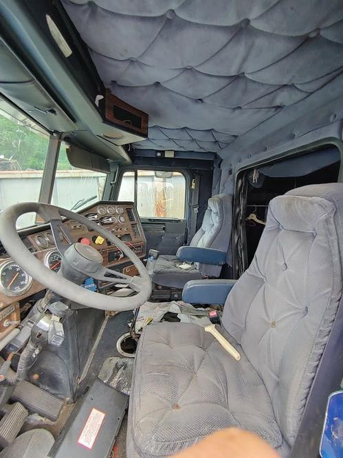 FREIGHTLINER FLD132 XL CLASSIC