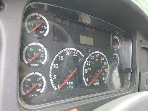 FREIGHTLINER M2 106