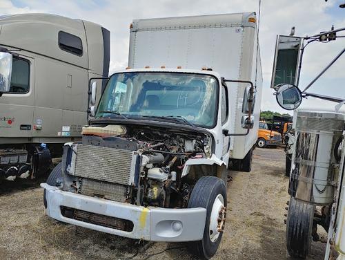FREIGHTLINER M2 106