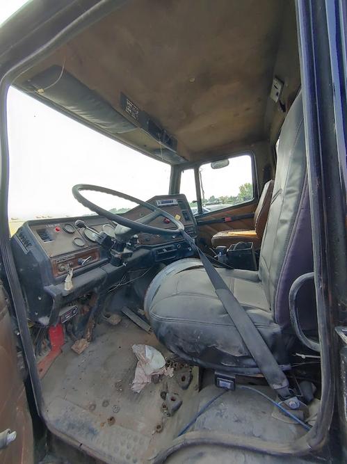 FREIGHTLINER FL70