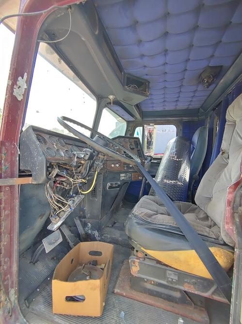 FREIGHTLINER FLD120
