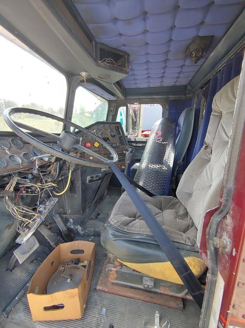 FREIGHTLINER FLD120