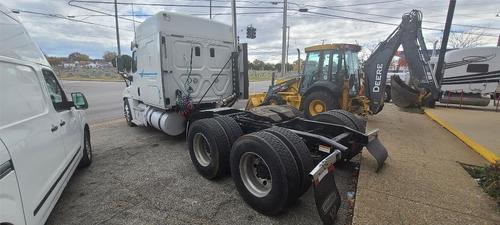 FREIGHTLINER CASCADIA 125BBC