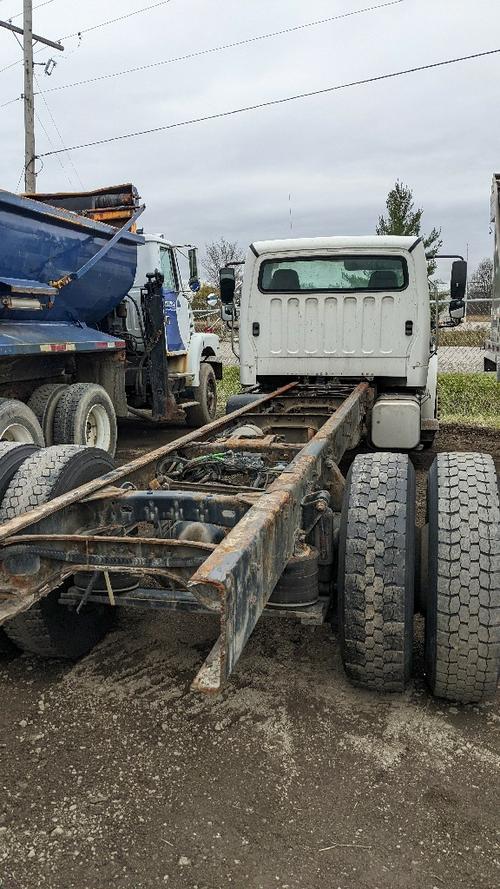 FREIGHTLINER M2 106