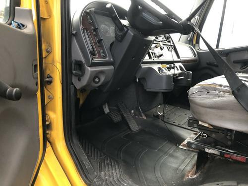 Freightliner M2 106
