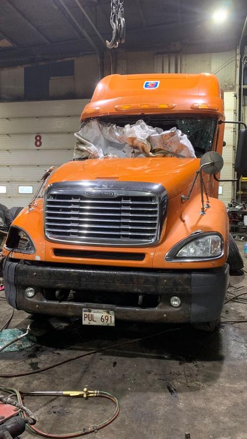 FREIGHTLINER COLUMBIA 120