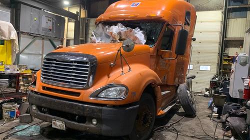 FREIGHTLINER COLUMBIA 120