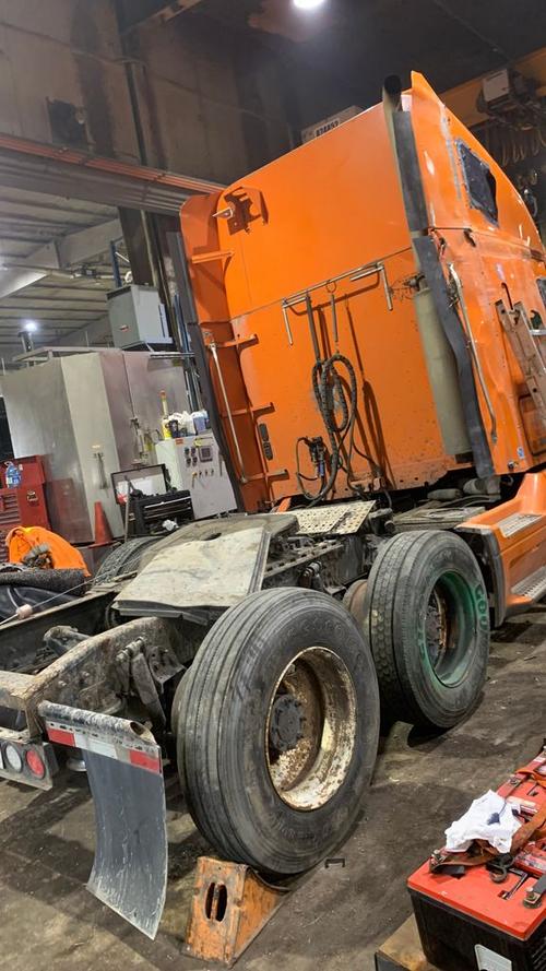 FREIGHTLINER COLUMBIA 120