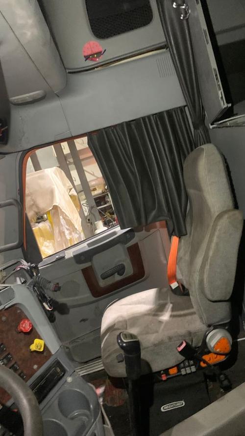 FREIGHTLINER COLUMBIA 120