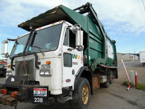 PETERBILT 320