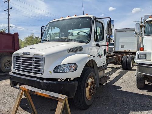 FREIGHTLINER M2 106