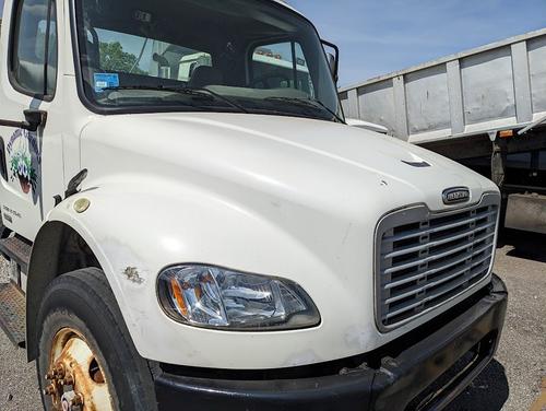 FREIGHTLINER M2 106