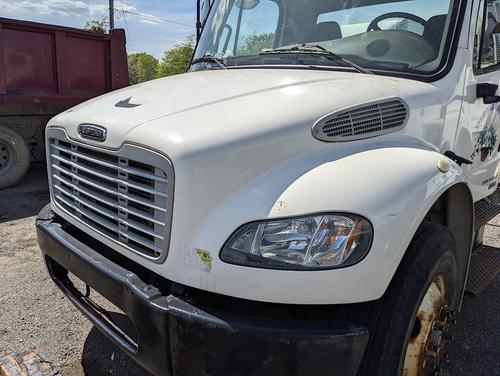 FREIGHTLINER M2 106