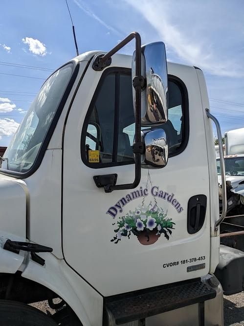 FREIGHTLINER M2 106