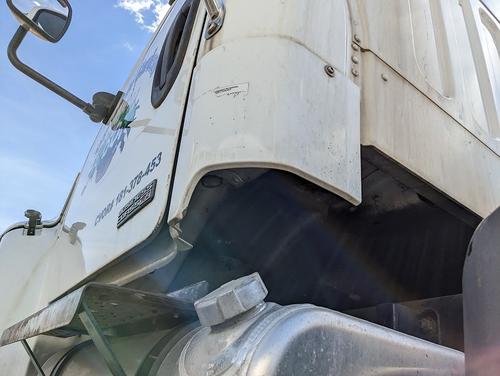 FREIGHTLINER M2 106