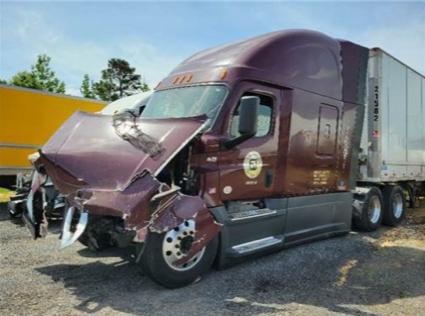 FREIGHTLINER CASCADIA 126