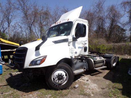 FREIGHTLINER CASCADIA 126