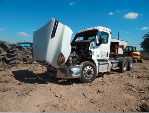 FREIGHTLINER CASCADIA 126