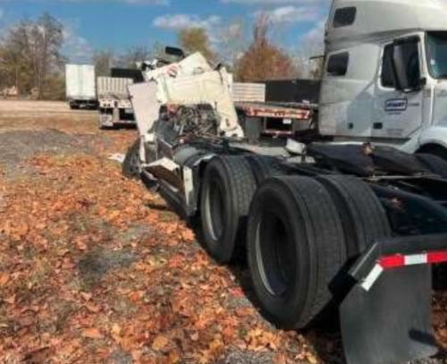 FREIGHTLINER CASCADIA 126