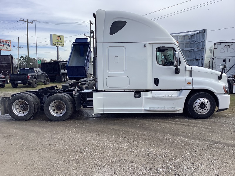FREIGHTLINER Cascadia