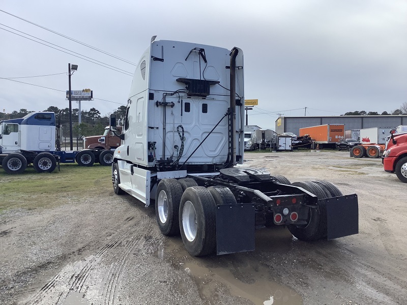 FREIGHTLINER Cascadia