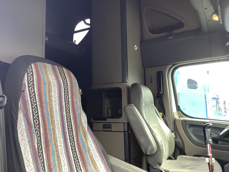 FREIGHTLINER Cascadia