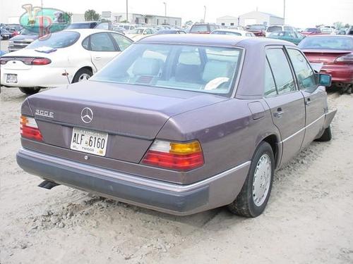 MERCEDES-BENZ MERCEDES 300E