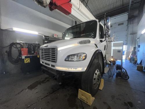 FREIGHTLINER M2 106
