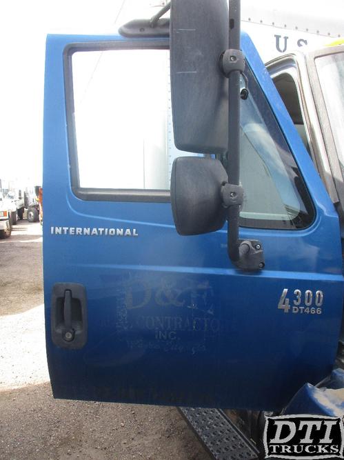 INTERNATIONAL 4300 LP Cab