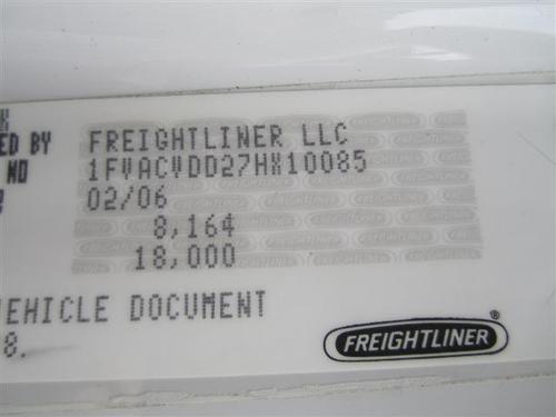FREIGHTLINER M2 106